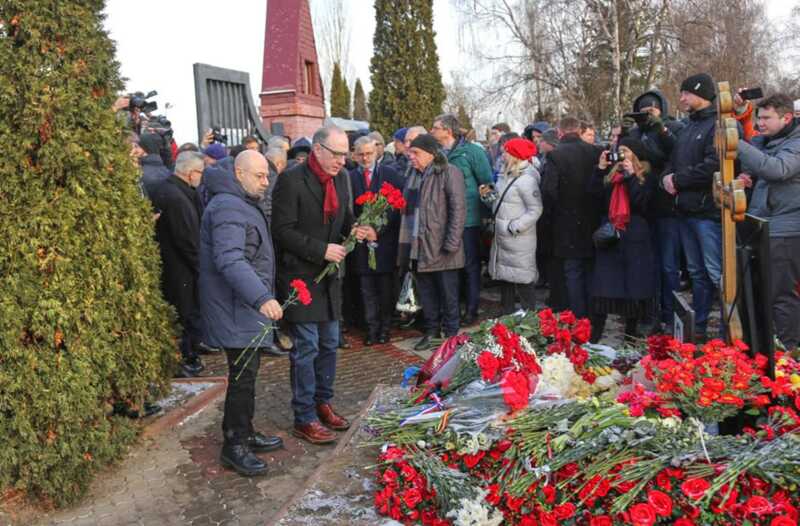 Дипломаты почтили память Алексея Навального